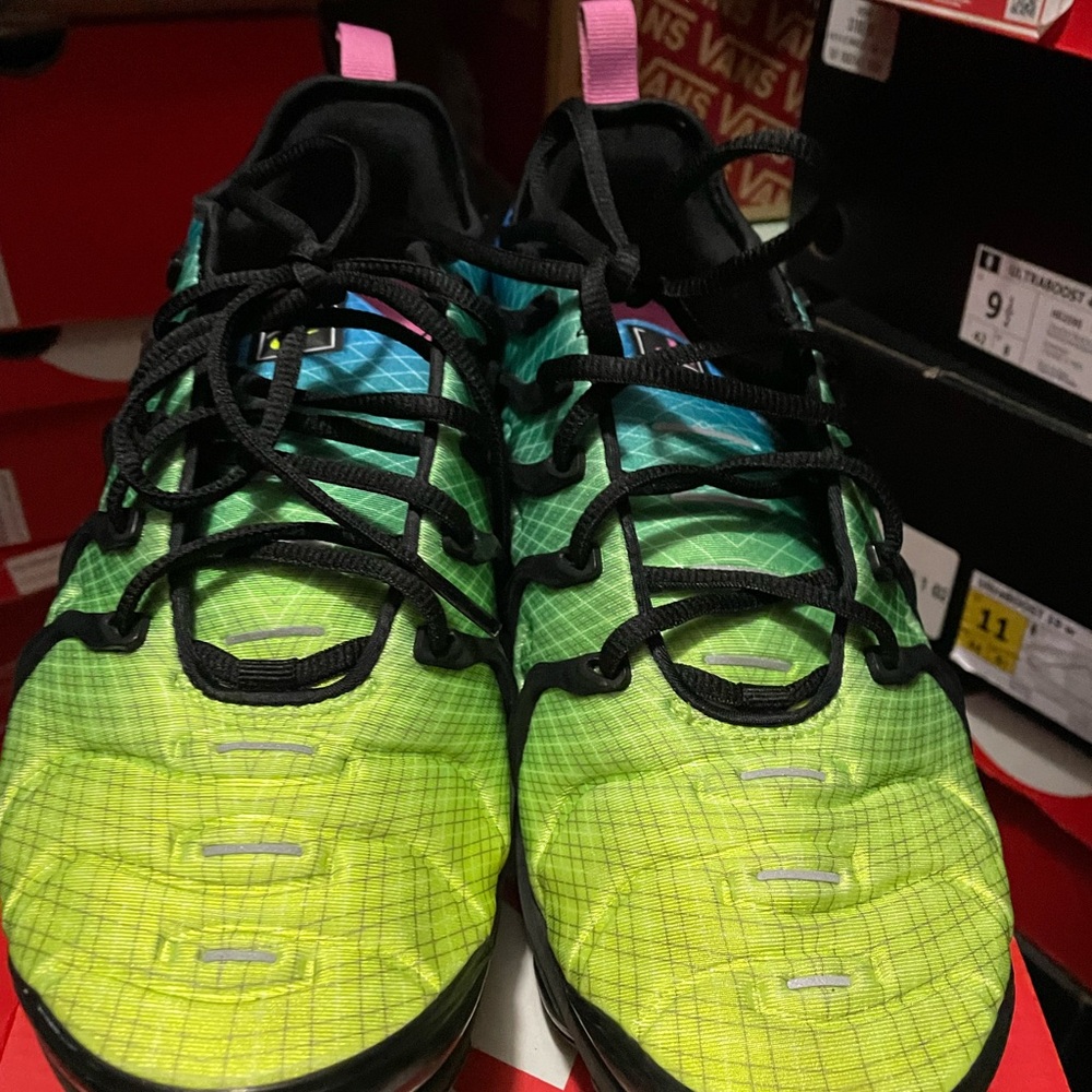 Nike Air VaporMax Plus in Aurora Green and Reflect Silver